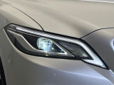 【LEDヘッドライト】悪天候や夜間走行時も良好な視界を確保し安心して運転できる高輝度LEDヘッドライトを装備!点灯速度が早く、消費電力も抑えられています。