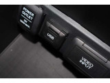 USBオーディオ用ソケットがついていますので携帯電話などを接続すれば音楽等の再生が可能です!