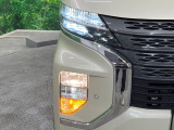 【LEDヘッドライト】悪天候や夜間走行時も良好な視界を確保し安心して運転できる高輝度LEDヘッドライトを装備!点灯速度が早く、消費電力も抑えられています。