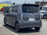 雨の日は中古車は選びにくいですよね。でも当店なら安心です。電話予約を頂ければ屋根下へ移動させて頂きます。雨でもじっくりご検討いただけます。
