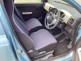 運転席はまっすぐな姿勢でシートに座り、足を自然に伸ばして操作できる位置各ペダルを配するという理想的なレイアウトを実現しています!