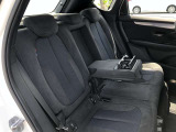 後席も使用感はさほど感じず、運転席・助手席同様に清潔感があります。後席シートもしっかりと作り込まれていますので、座り心地も悪くありません。是非、実車にてご確認下さい。