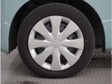 【ホイールキャップ】車に良く似合う純正ホイールキャップが装備されています。各種社外アルミホイールや、スタッドレスタイヤも取扱いしております。是非ご相談ください。