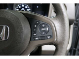 Hondaセンシングの機能のひとつ、アダプティブクルーズコントロール付!アクセルから足を離しても設定したスピードと前車との車間を保ち走行してくれます!車線維持もアシスト☆高速道路で疲労軽減ですね☆