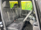 運転席シート廻りは使用感も少なく、良好な状態となっています。前オーナー様が丁寧に使っていたことがよくわかりますね。