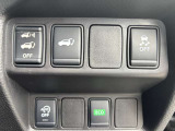 〈ハンズフリーオートバックドア〉荷物で両手が塞がっていても足をかざすだけで開閉ができるので便利!!