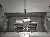【車載工具】タイヤ交換には必需品ですね!万が一に役立つ工具です。緊急時に備え、使い方をしっかり覚えておきましょう。