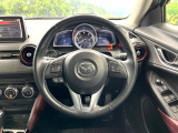 インテリアに合わせたデザインのステアリングは、運転される方のことも考え、運転しやすい形状、大きさです。是非一度、実際に触ってお確かめください。