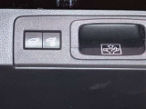 パワーバックドアは荷物の出し入れがしやすい優れものです!スイッチひとつで重いバックドアが締まります!日用品の大量買い出しにも大活躍します!