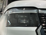 LEDヘッドライトは、点灯の瞬間から最大光量を発揮し、突然暗くなるトンネルなどでの安定感を高めます。