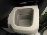 【カップホルダー】エアコン吹き出し口下部に設置されていますので使いやすさバッチリ!運転席から手の届くちょうどの位置です!