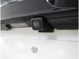 バックカメラが付いているので後方確認が非常にしやすいです。今や運転初心者も熟練者も必須装備!ついていて損はないですね♪
