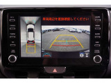 【パノラミックビューモニター】 後退時に車両の後ろ側を表示するだけでなく上から見たような映像で車庫入れなどバックする際に安心です。