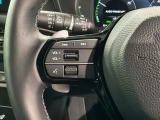 ステアリングにオーディオ操作スイッチが付いています。オーディオ画面に直接タッチしなくても操作が出来ますので、運転に集中できます。