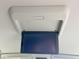 【フリップダウンモニター】大画面モニターで後席でもエンタメをお楽しみいただけます。小さなお子様にも大人気の装備です♪