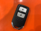 便利なスマートキー。ボタンひとつで開錠できます。