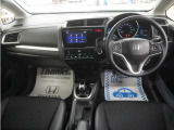 運転にかかわる様々な操作を安全に行えるように視点移動が少なく、操作性に配慮されたスイッチ類が凝縮されたコクピットです。