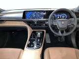 運転席は見やすく整理され、ナビも美しく装着され操作性にも優れています!