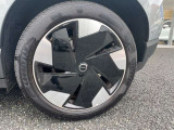 グッドイヤー社製で、245/45R19サイズのタイヤ。EX30のパワーを、しっかりと地面に伝え、さらに、上質な乗り心地を提供してくれます。