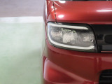 LEDヘッドライトは、点灯の瞬間から光量を発揮し、突然暗くなるトンネルなどでの安定感を高めます。