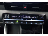 ★運転席と助手席でそれぞれお好みに合わせて温度設定が行えるフルオートエアコンです。外気温や室温、日射量を感知し、吹き出し温度、風量を緻密に制御します