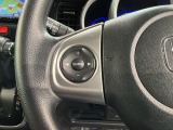 ステアリングにオーディオ操作スイッチが付いています。オーディオ画面に直接タッチしなくても操作が出来ますので、運転に集中できます。