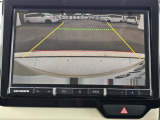 駐車時の安全確認をサポートするバックカメラも使用できます。