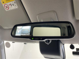 【アラウンドビューモニター】まるでクルマを真上から見下ろしたかのような視点で駐車をサポートします!クルマの斜め後ろや真横など、前後左右の4つのカメラの映像が合成されて、モニターに映し出されます。