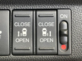 【両側パワースライドドア】スマートキーや運転席のスイッチで後席両側スライドドアの開閉が可能♪電動だから力を入れてドアを開ける必要が無く、小さなお子様でも簡単に開け閉めでき快適です♪