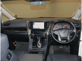 オシャレなインテリアで運転する気分も盛り上がりますよね^^