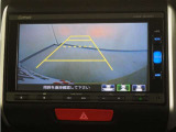 バックカメラ搭載です!車庫入れが苦手な人はもちろん、車両感覚に自信がある人にもお勧めです!見えない箇所が見えるようになるので、低い障害物や隠れてしまっている子供の存在等にも気付く事が出来ます。