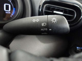 オートライト機能装備です!車外の明るさに応じて、自動的にライトの点灯・消灯をしてくれます♪