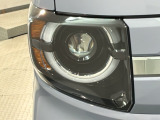 LEDヘッドライトは、点灯の瞬間から最大光量を発揮し、突然暗くなるトンネルなどでの安定感を高めます。