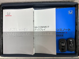 スマートキーは鍵をバッグに入れたままでもドアロックの開閉やエンジンのON・OFFができます。夜間や雨の日も鍵を探さなくて良いので便利です。