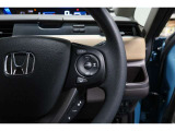 Hondaセンシングの機能のひとつ、アダプティブクルーズコントロール付!アクセルから足を離しても設定したスピードと前車との車間を保ち走行してくれます!車線維持もアシスト☆高速道路で疲労軽減ですね☆