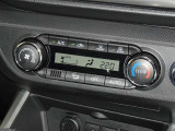 車内を快適に、オートエアコンを装備しています。