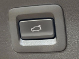 【パワーバックドア】スマートキーや運転席のボタンを押すだけでリアゲートが自動で開閉します!荷物を持っている時や、高い位置にあるバックドアを閉める際に便利な機能です♪