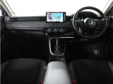 ◆視界広々で非常に運転しやすくロングドライブでも疲れを感じさせないすっきりとまとまったインパネ周りです。