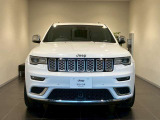 【フロントグリル】7スロットルグリルはJeep伝統の証です。SUVのみにこだわり続けている伝統あるJeep車へお乗り頂いてみてはいかがですか?