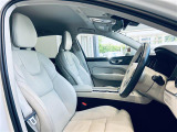 ◆LIBERALAは、輸入車選びの新たなスタイルを提案するインポート・セレクト・ブランドです。オーナー様となる方がクルマから直接感じる感性を第一にした、最良の一台との出会いをコーディネートいたします。
