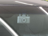 【ドライブレコーダー】ドライブレコーダー装備!走行中はもちろん、あおり運転や事故に遭遇した際、映像で記録し、万一のリスクに備えます。※記録用SDカードはお客様ご自身でご準備いただく必要があります。