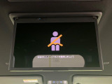 【14型有機ELフリップダウン】三列目からでも迫力のエンタメが観れる大画面フリップダウン。有機ELのモニターでは、一般的なフリップダウンよりも高コントラストでキレイな映像を楽しめます。