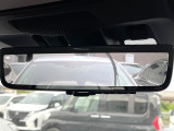 【スマートリヤビューミラー】後席の大きな荷物や同乗者で後方が確認しづらい時でも安心!カメラが撮影した車両後方の映像をルームミラー内に表示。クリアな視界で状況の確認が可能です!