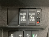 【両側パワースライドドア】両側がパワースライドドアになっており、運転席のスイッチやスマートキーでも開閉が可能です!開口部も広いので乗り降りも楽々♪