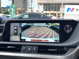 【パノラミックビューモニター】専用のカメラにより、上から見下ろしたような視点で360度クルマの周囲を確認することができます☆死角部分も確認しやすく、狭い場所での切り返しや駐車もスムーズに行えます。