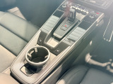 車両はすべて屋内にて保管しておりますので、綺麗な状態のお車をご覧いただけます。