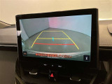 バックギアに入れると、このように後方が映し出されます!駐車の際とても安心!便利!最終確認はご自身の目と耳で必ず行ってください!