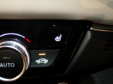【シートヒーター】シートヒーター装備車です。寒い冬に乗車中とても暖かく快適に移動できます。冷え性の方にピッタリの装備です!
