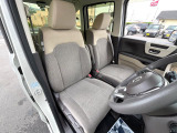 運転席シート廻りは使用感も少なく、良好な状態となっています。丁寧に使われていたことがよくわかりますね。