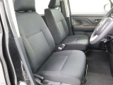 運転席の写真です!座り心地も良さそう、あなたのドライビングポジションをガッチリ支え、心地よい安心感で、ロングドライブもらくらく??